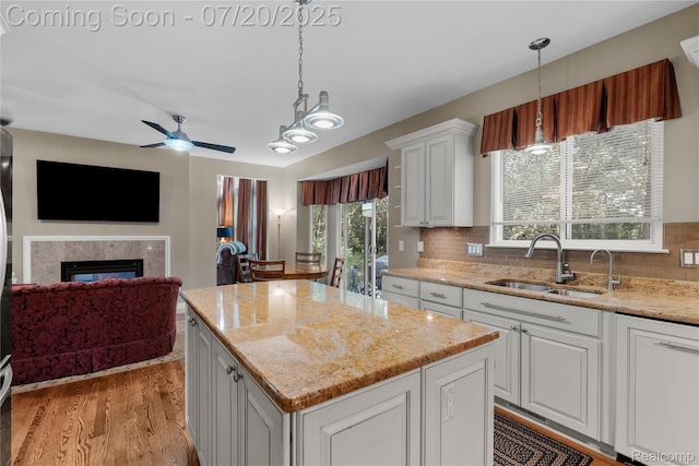 9589 Wellington Ct, Clarkston, MI 48348 - kitchen featuring tasteful backsplash, white cabinets, hanging light fixtures, and a ceiling fan