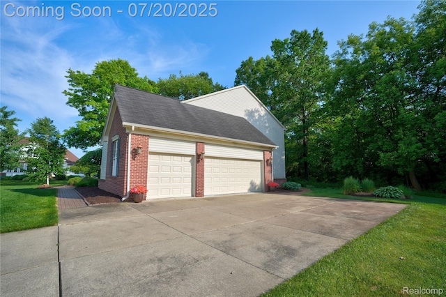 9589 Wellington Ct, Clarkston, MI 48348 - garage with driveway