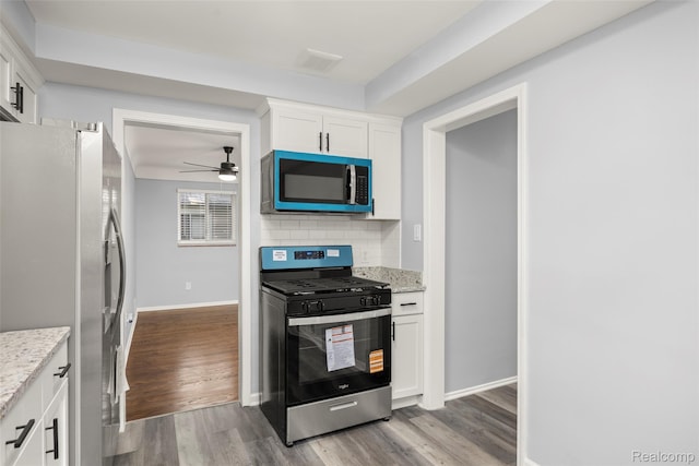24270 Scotia Rd, Oak Park, MI 48237 - kitchen featuring freestanding refrigerator, gas range oven, ceiling fan, and wood finished floors