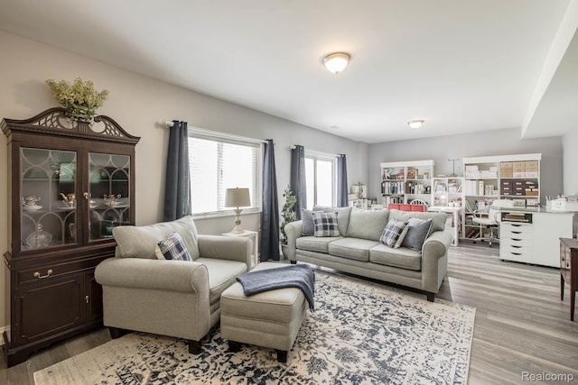 4500 Red Oak Blvd, Waterford, MI 48329 - living area with light wood-style floors