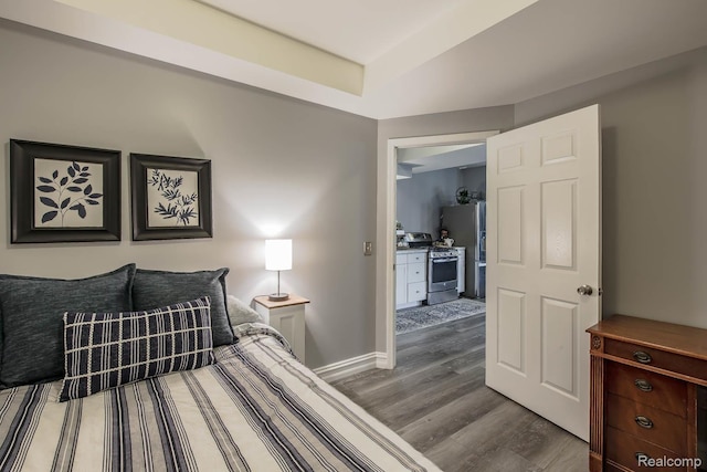 4500 Red Oak Blvd, Waterford, MI 48329 - bedroom featuring dark wood-type flooring and baseboards