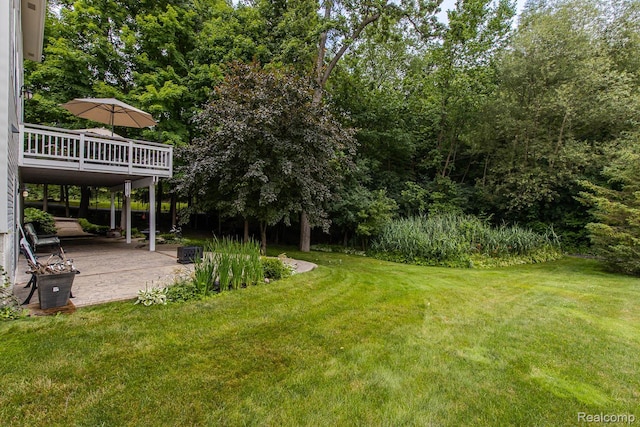 4500 Red Oak Blvd, Waterford, MI 48329 - view of grassy yard featuring a patio and a wooden deck