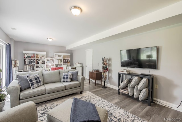 4500 Red Oak Blvd, Waterford, MI 48329 - living area featuring wood finished floors and baseboards