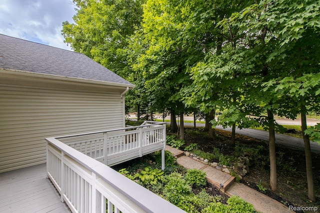 4500 Red Oak Blvd, Waterford, MI 48329 - view of wooden deck