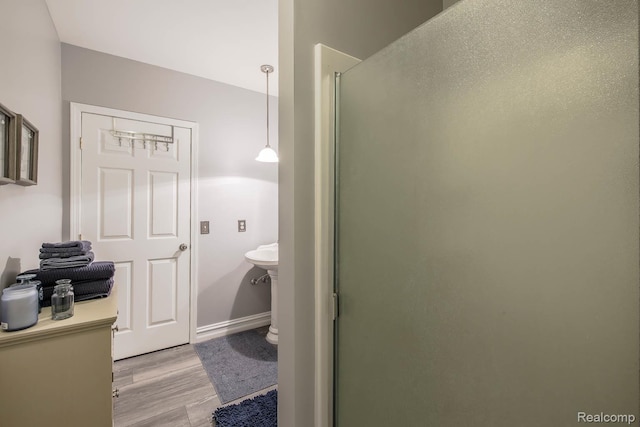 4500 Red Oak Blvd, Waterford, MI 48329 - full bath with wood finished floors and a shower with shower door