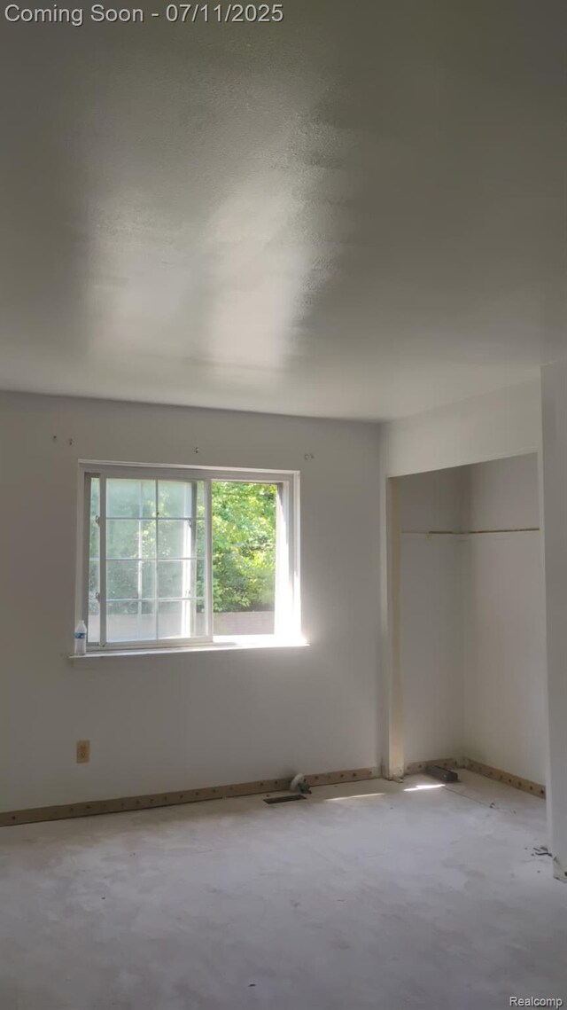 22100 Dante St, Troy, MI 48237 - photo 27