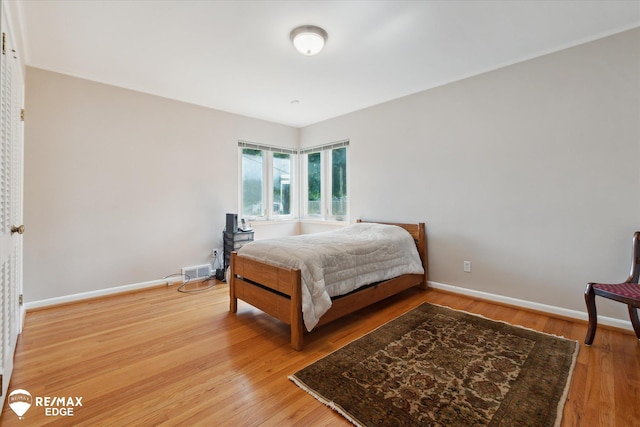 501 Lafayette St, Flint, MI 48503 - bedroom with light wood-style flooring and baseboards