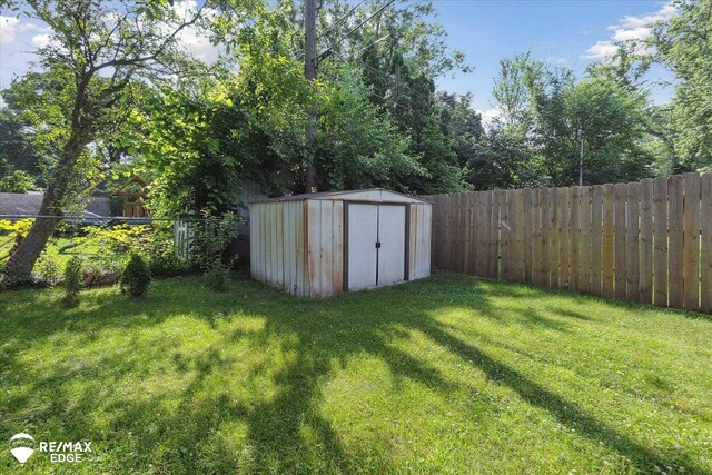 501 Lafayette St, Flint, MI 48503 - fenced backyard featuring a storage shed
