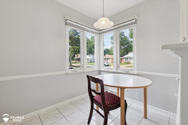 501 Lafayette St, Flint, MI 48503 - dining space with baseboards