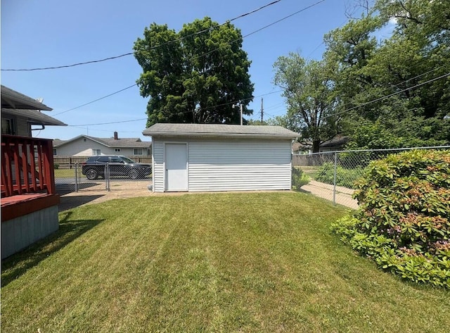 863 Colfax Ave, Benton Harbor, MI 49022 - fenced backyard featuring an outbuilding