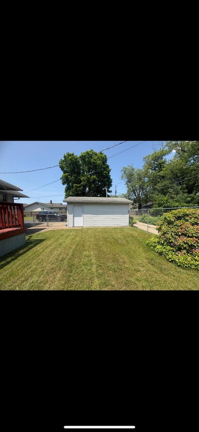 863 Colfax Ave, Benton Harbor, MI 49022 - view of grassy yard