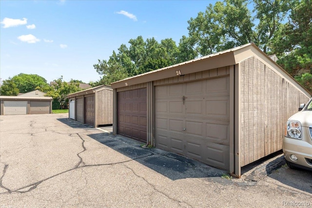 24690 Bashian Dr, Novi, MI 48375 - view of garage