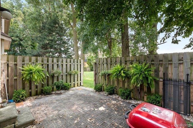 24690 Bashian Dr, Novi, MI 48375 - fenced backyard featuring a patio area