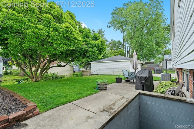 1450 N Stephen Ave, Clawson, MI 48017 - view of yard with a patio area