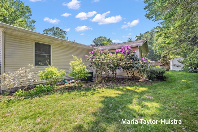 16205 Suffolk Dr, Spring Lake, MI 49456 - view of grassy yard
