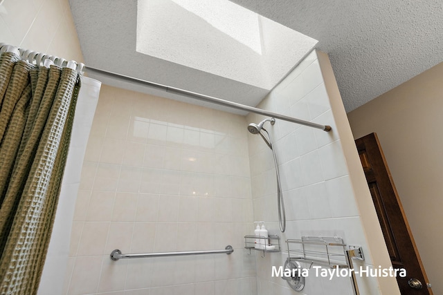 16205 Suffolk Dr, Spring Lake, MI 49456 - full bathroom featuring tiled shower