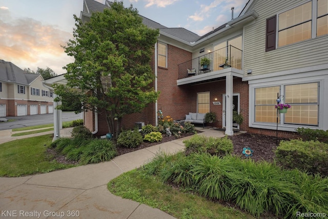1044 Shiawassee Cir, Howell, MI 48843 - photo 1