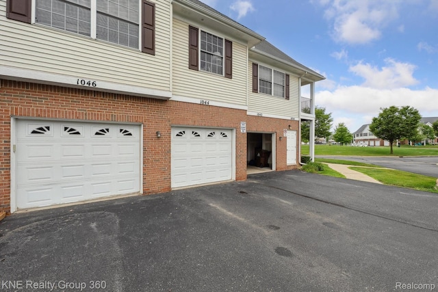 1044 Shiawassee Cir, Howell, MI 48843 - photo 32