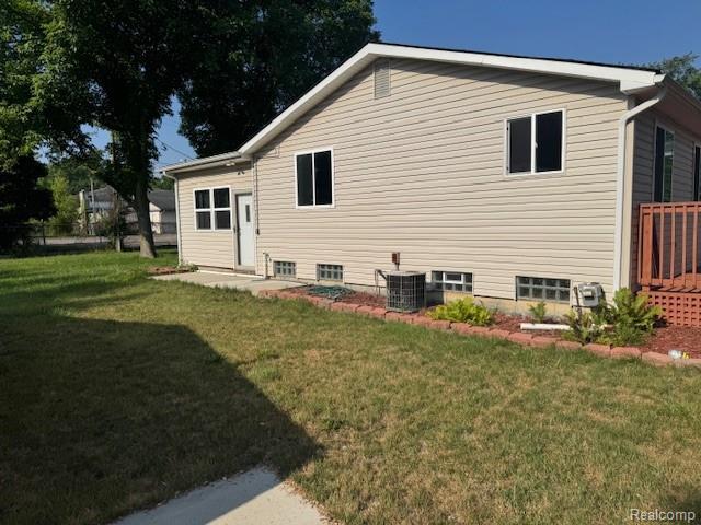 29301 Rockcastle St, Farmington Hills, MI 48336 - photo 2