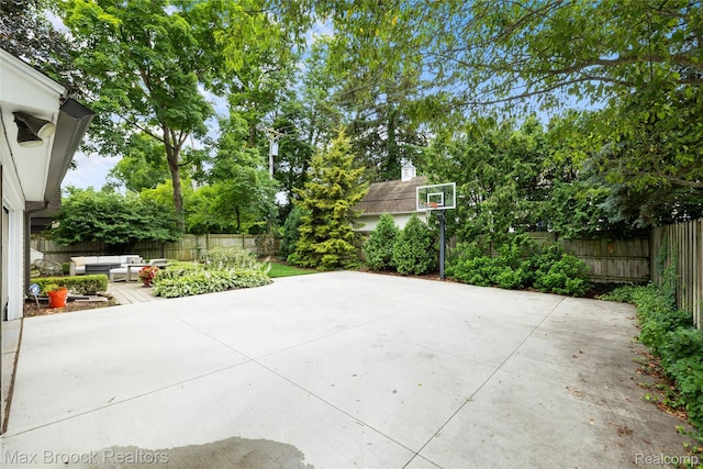 639 N Glenhurst Dr, Birmingham, MI 48009 - fenced backyard with basketball court and outdoor lounge area