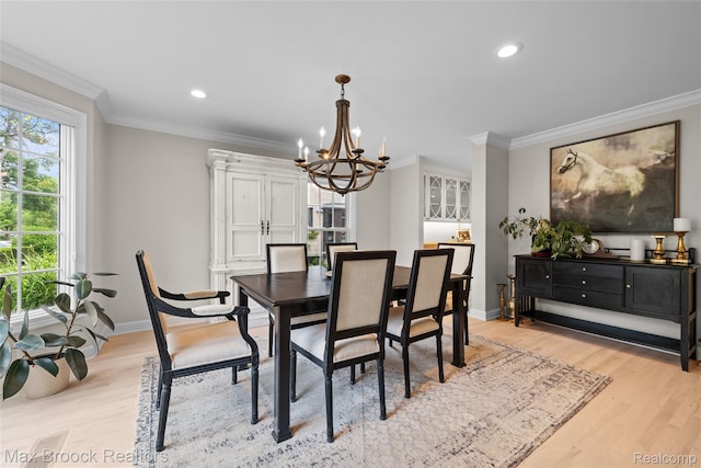 639 N Glenhurst Dr, Birmingham, MI 48009 - dining area featuring a chandelier, light wood-style floors, ornamental molding, and recessed lighting