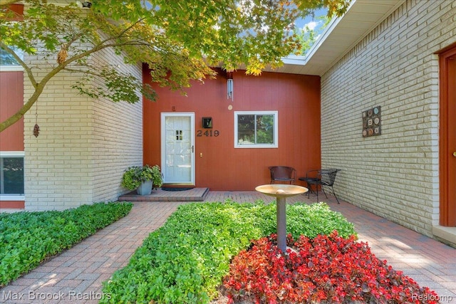 2419 Avondale St W, Sylvan Lake, MI 48320 - doorway to property