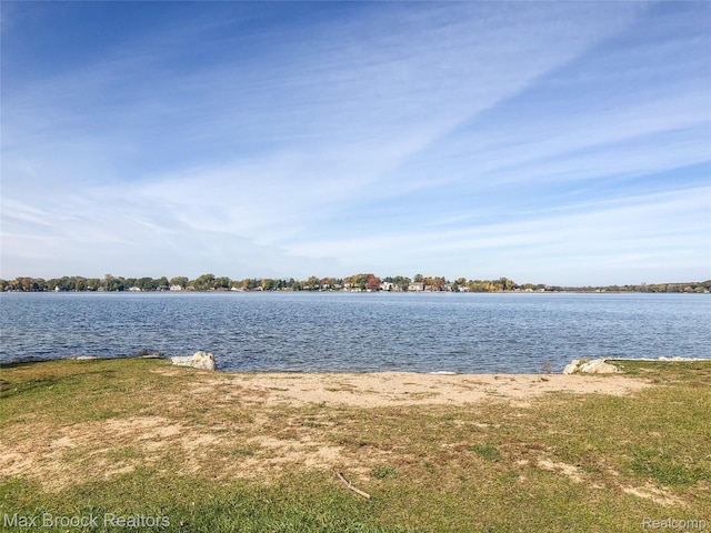 2419 Avondale St W, Sylvan Lake, MI 48320 - water view