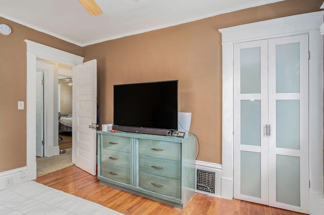 1200 Sherman St SE, Grand Rapids, MI 49506 - bedroom with crown molding, a closet, and ceiling fan