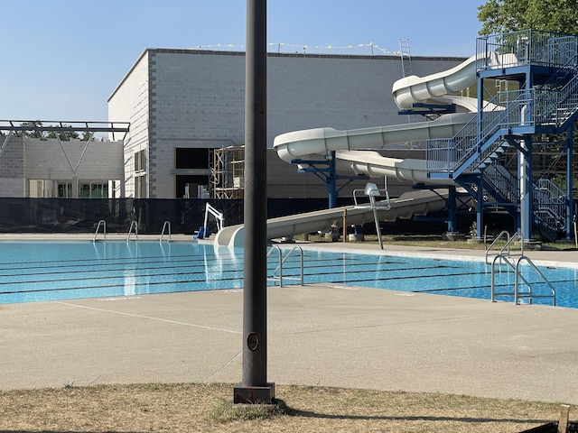 1200 Sherman St SE, Grand Rapids, MI 49506 - community pool with a water slide