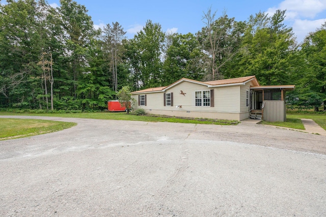 2141 S Parsons Ave, Fremont, MI 49412 - view of front facade with a sunroom and curved driveway