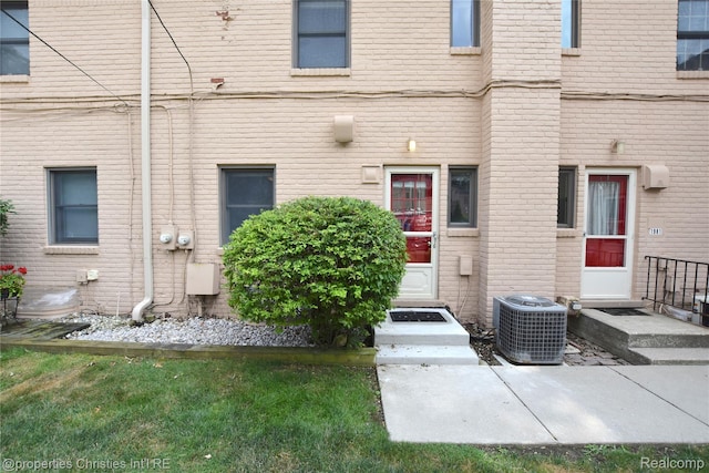 1983 Graefield Rd, Birmingham, MI 48009 - property entrance featuring brick siding