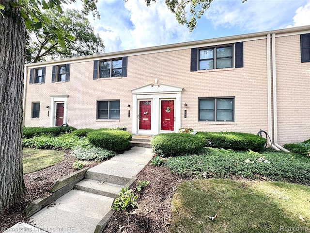 1983 Graefield Rd, Birmingham, MI 48009 - colonial house with brick siding