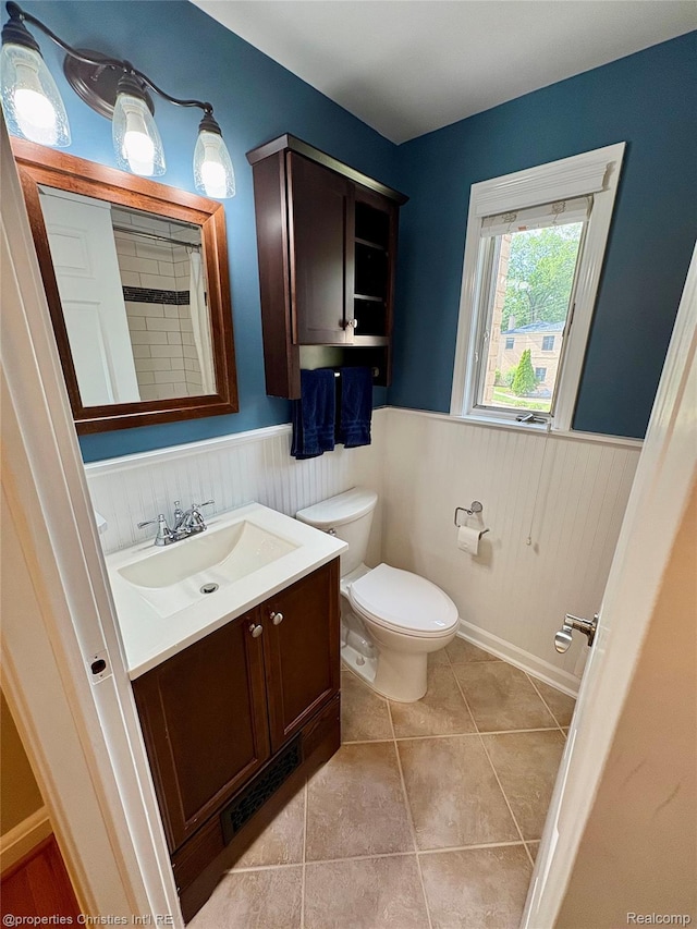 1983 Graefield Rd, Birmingham, MI 48009 - full bath with wainscoting, vanity, and tile patterned floors