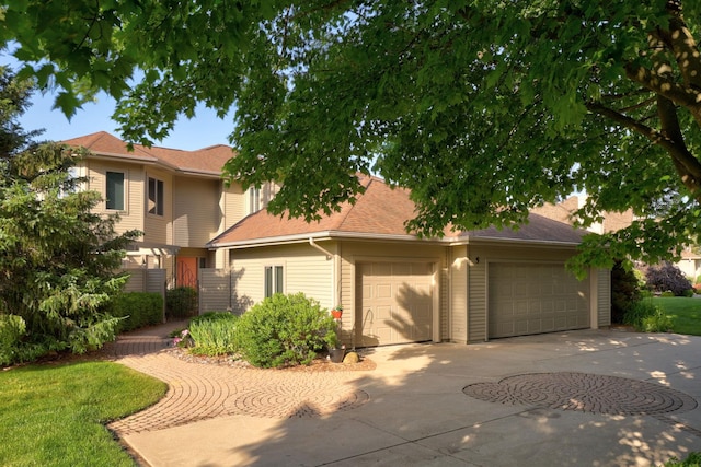 5 Mission Rdg, Frankenmuth, MI 48734 - view of front of home featuring a garage and concrete driveway