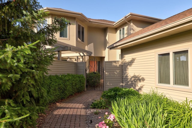 5 Mission Rdg, Frankenmuth, MI 48734 - view of property exterior with a gate