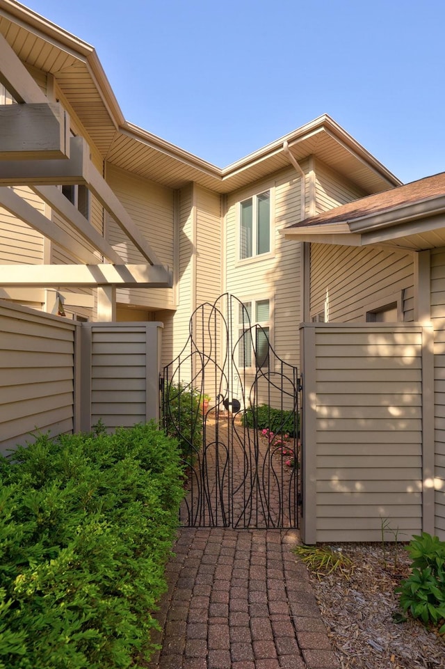 5 Mission Rdg, Frankenmuth, MI 48734 - view of gate