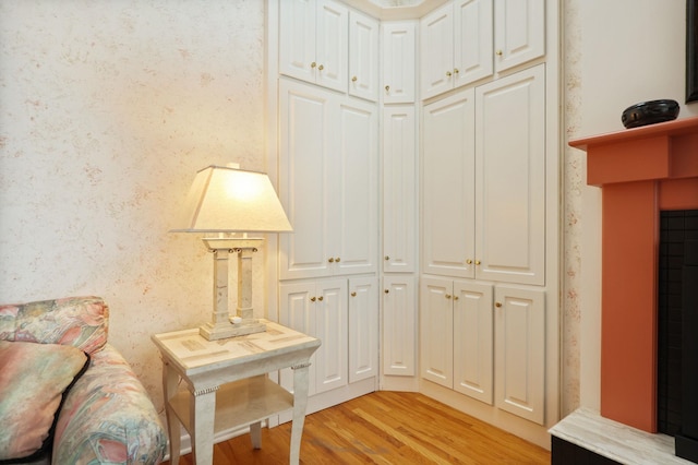 5 Mission Rdg, Frankenmuth, MI 48734 - sitting room featuring light wood-type flooring