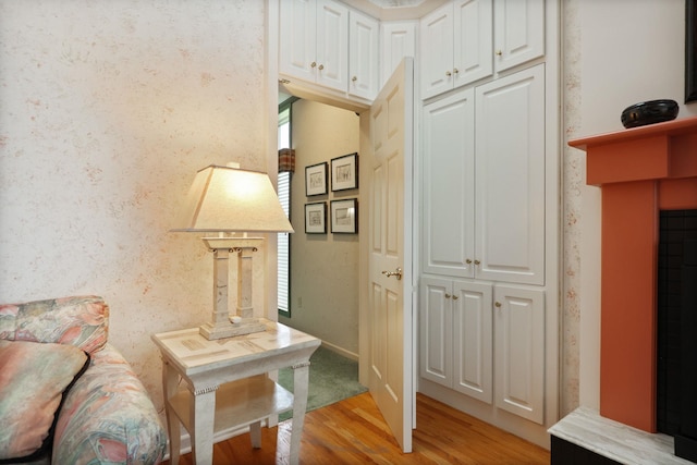 5 Mission Rdg, Frankenmuth, MI 48734 - hallway with light wood-type flooring and wallpapered walls