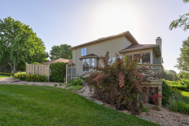 5 Mission Rdg, Frankenmuth, MI 48734 - view of home's exterior featuring a chimney