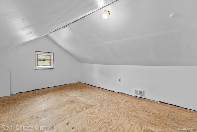212 La Plaza Ct, Royal Oak, MI 48073 - bonus room featuring lofted ceiling