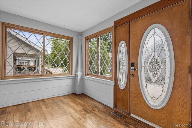 212 La Plaza Ct, Royal Oak, MI 48073 - entrance foyer featuring hardwood / wood-style flooring