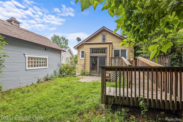 212 La Plaza Ct, Royal Oak, MI 48073 - back of house with a wooden deck and a yard