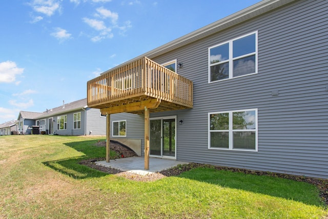 1519 Eagle Shore Ct, Hudsonville, MI 49426 - back of house featuring a lawn, a deck, and a patio area