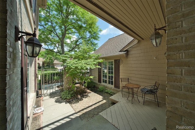 584 Cambridge Way, Bloomfield Hills, MI 48304 - view of patio / terrace