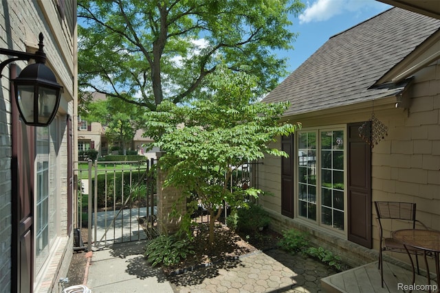 584 Cambridge Way, Bloomfield Hills, MI 48304 - view of patio / terrace featuring a gate