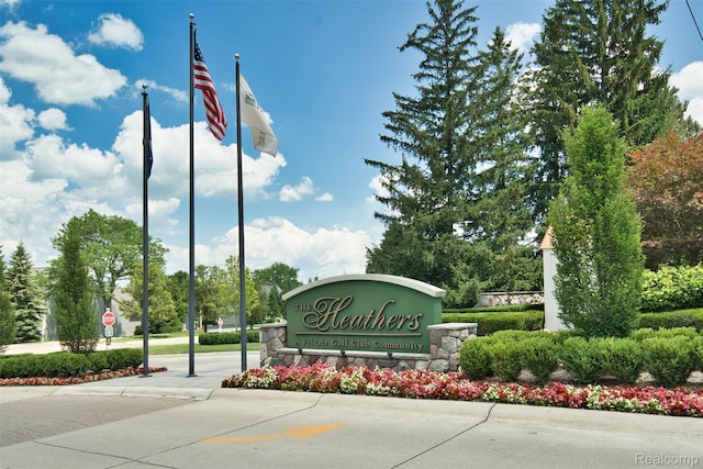 584 Cambridge Way, Bloomfield Hills, MI 48304 - view of community sign