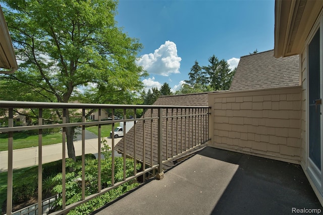 584 Cambridge Way, Bloomfield Hills, MI 48304 - view of balcony
