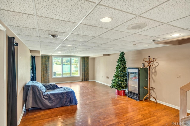 584 Cambridge Way, Bloomfield Hills, MI 48304 - living area featuring wood finished floors and a drop ceiling