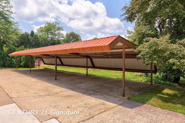 4515 Gratiot Rd, Saginaw, MI 48638 - view of covered parking lot