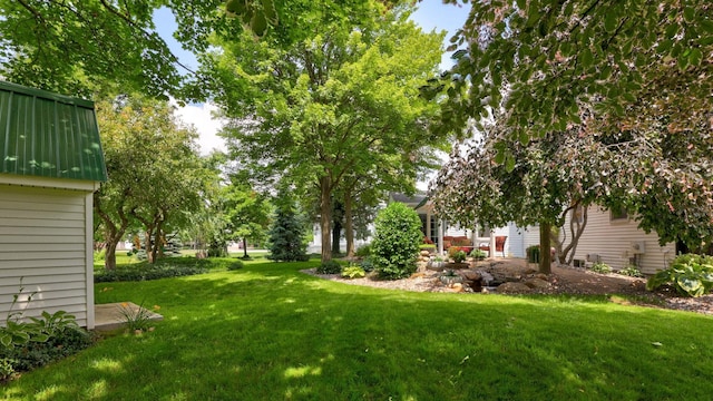 516 Zehnder Dr, Frankenmuth, MI 48734 - view of grassy yard